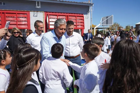 figueroa-inauguro-la-renovacion-total-de-la-escuela-n-200-en