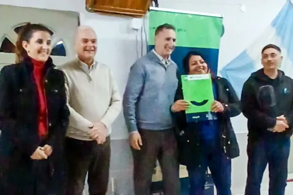 54-familias-del-barrio-melipal-reciben-tenencia-de-sus-lotes