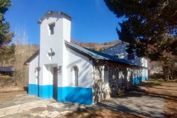 la-capilla-de-manzano-amargo-un-simbolo-de-fe-en-el-norte-ne