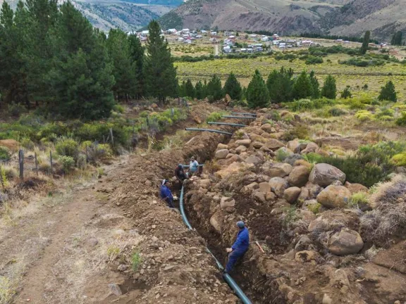alumine-suma-mas-de-3800-metros-de-red-de-agua-potable-con-i