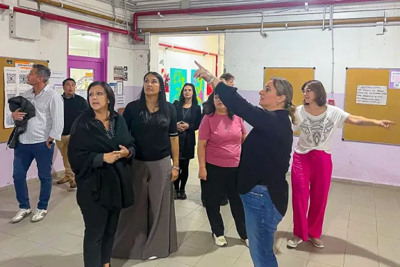 la-ministra-de-educacion-recorrio-el-ifd-n-12-de-neuquen-cap