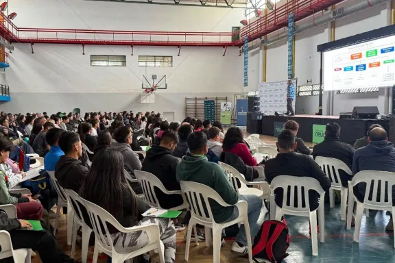 mas-de-550-docentes-se-capacitan-en-cutral-co-antes-del-ii-c