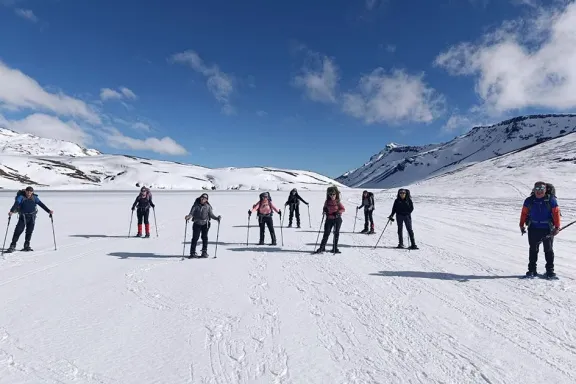 trekking-con-raquetas-en-primeros-pinos-aventura-invernal-a-