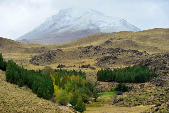 aguas-calientes-el-rincon-del-norte-neuquino-donde-la-tierra