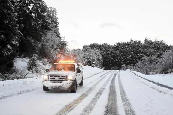 aire-polar-en-neuquen-nevadas-vientos-de-90-kmh-y-rutas-con-