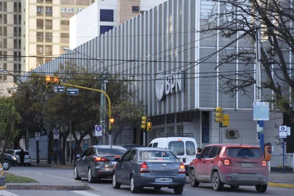 sueldos-de-abril-con-aumento-el-jueves-30-llega-el-pago-para