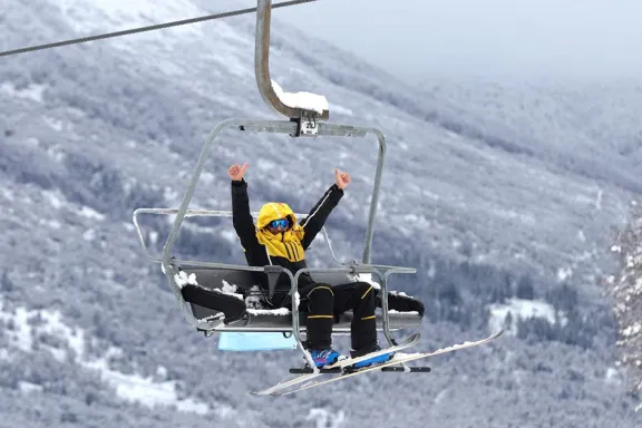 invierno-2026-la-nieve-movio-260-mil-millones-de-pesos-en-ne