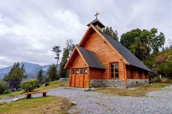 villa-traful-la-capilla-que-abre-las-puertas-al-camino-de-la
