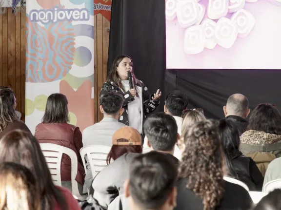 nqn-joven-con-voz-llega-a-plottier-con-talleres-gratuitos-y-