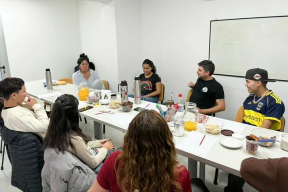 neuquen-expande-red-de-escucha-para-jovenes-de-8-a-20-espaci