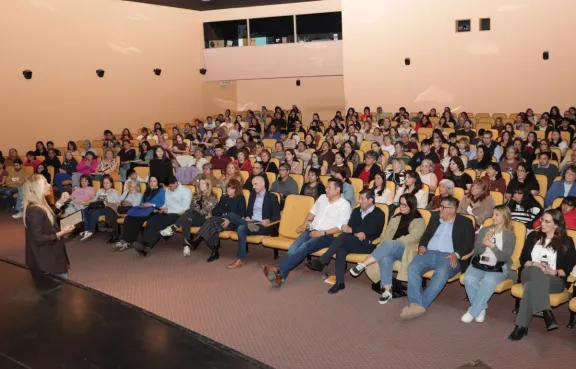 mas-de-900-neuquinos-participaron-en-conferencias-sobre-salu