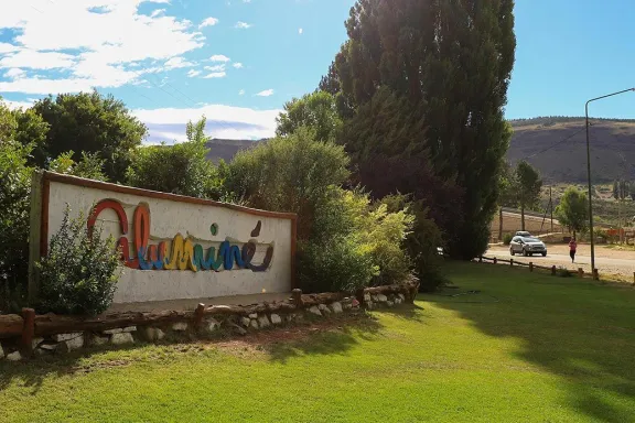 alumine-se-malviniza-vigilia-cine-y-caminata-simbolica-en-la