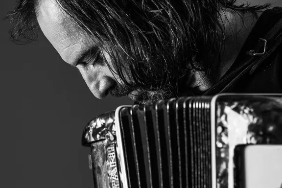 chango-spasiuk-llega-a-neuquen-con-charlas-y-conciertos-para