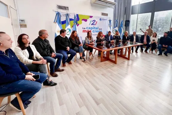 limpiavidrios-en-los-semaforos-neuquen-avanza-hacia-la-prohi