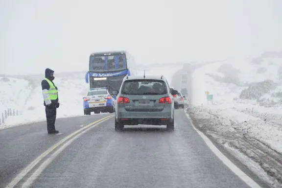 alerta-de-nieve-en-el-sur-neuquino-operativo-vial-activo-est
