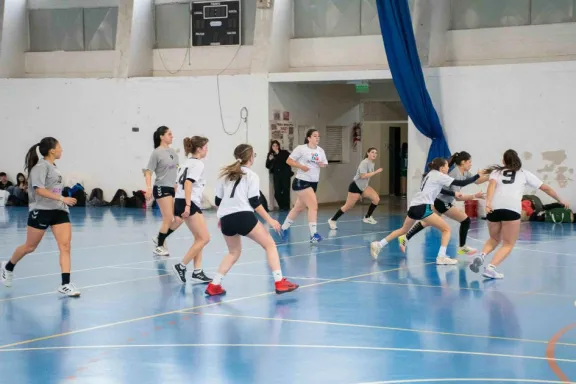 recreo-deportivo-2026-cerro-con-record-15-mil-jovenes-partic