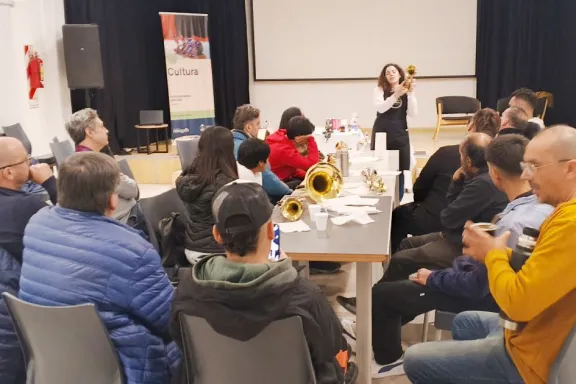 mas-de-100-musicos-neuquinos-aprendieron-a-cuidar-sus-instru