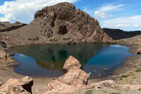 laguna-la-primavera-trekking-y-aventura-en-el-norte-neuquino