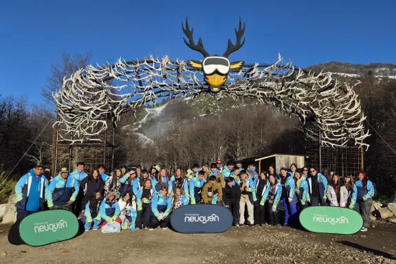 160-jovenes-campeones-de-neuquen-vivieron-su-primer-esqui-en