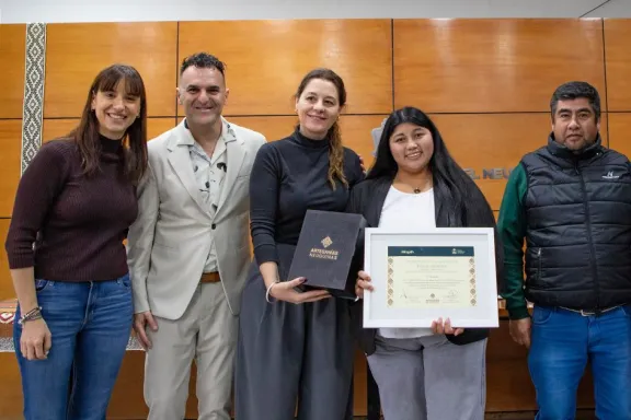dos-tejedoras-de-huncal-triunfan-en-buenos-aires-con-sus-obr
