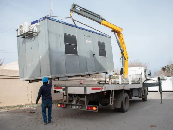 retiran-19-traileres-de-la-epet-25-de-plottier-camino-a-su-e