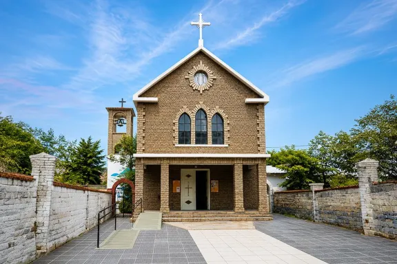 mas-de-un-siglo-de-fe-la-parroquia-maria-auxiliadora-de-chos