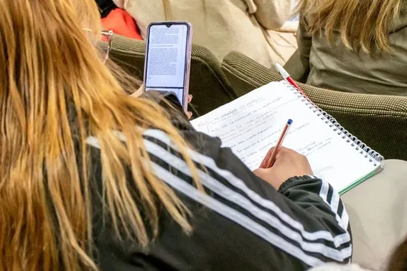 casi-9-mil-docentes-neuquinos-se-capacitaron-en-ia-y-tecnolo