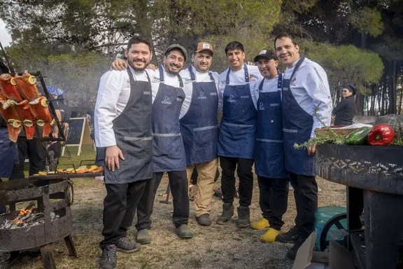 la-ruta-de-la-gastronomia-neuquina-enciende-fuegos-en-el-fes