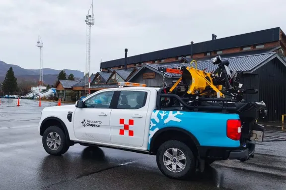 chapelco-suma-un-barrenieve-4x4-para-garantizar-vuelos-en-in