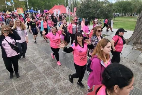 octubre-rosa-neuquen-moviliza-agenda-deportiva-para-concient