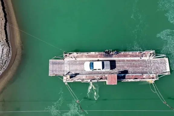 el-hombre-que-mantiene-viva-la-ultima-balsa-de-la-provincia-