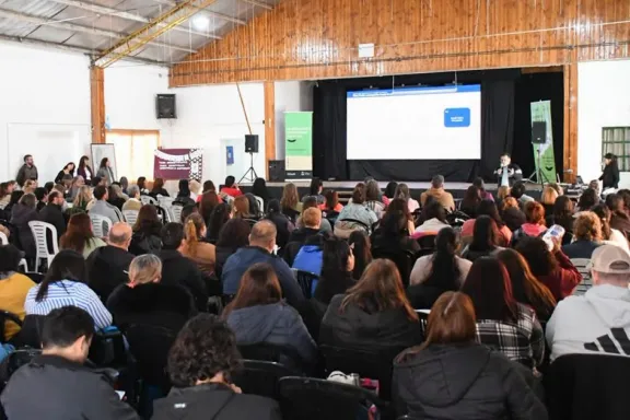 mas-de-240-docentes-de-neuquen-debaten-nuevo-diseno-curricul