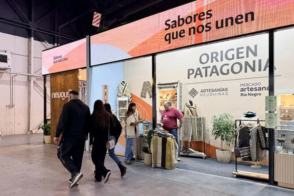 artesanias-neuquinas-brillo-en-caminos-y-sabores-y-va-por-ma