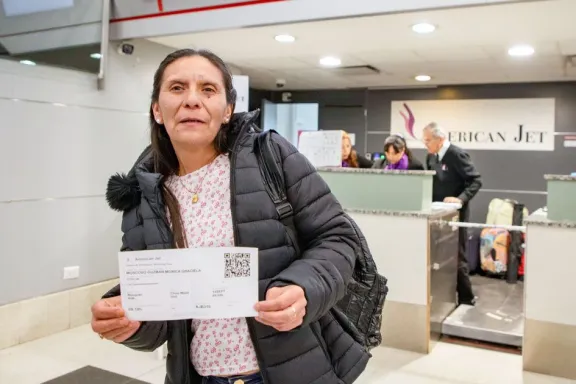 monica-vivio-su-primer-vuelo-para-regresar-a-chos-malal-en-4