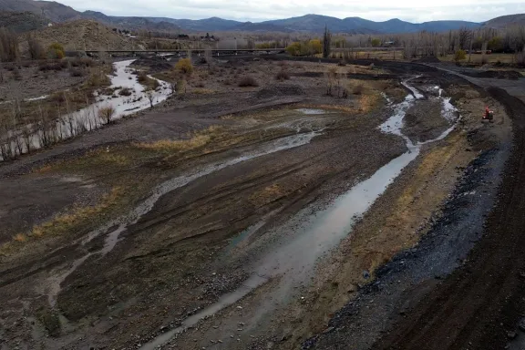 neuquen-amplia-defensa-del-rio-curi-leuvu-en-chos-malal-con-