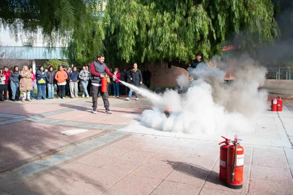 143-docentes-neuquinos-se-capacitaron-en-uso-de-extintores-y