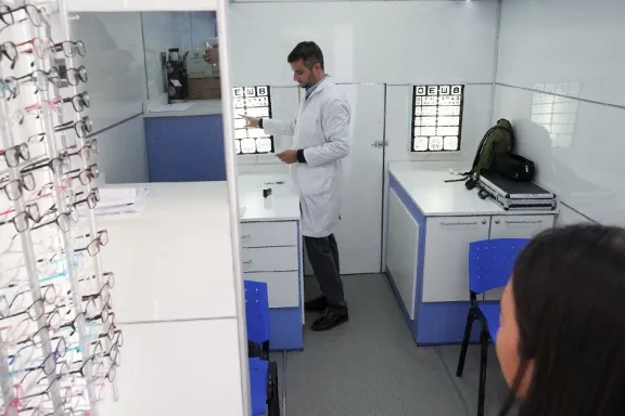 lentes-gratis-en-el-dia-el-laboratorio-optico-movil-llega-al
