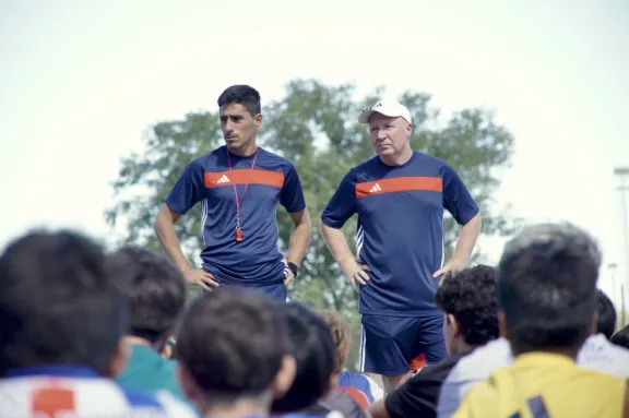 carlos-mac-allister-lleva-su-campus-de-futbol-gratuito-a-la-