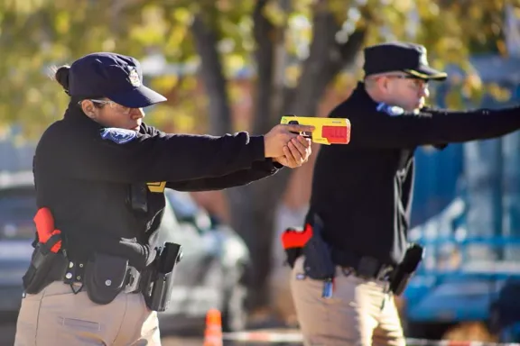 neuquen-capacita-a-su-policia-en-el-uso-de-las-taser-10-y-ma