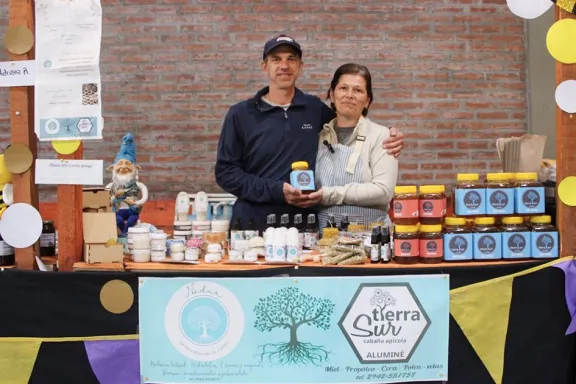 la-familia-de-alumine-que-convierte-la-colmena-en-cosmetica-