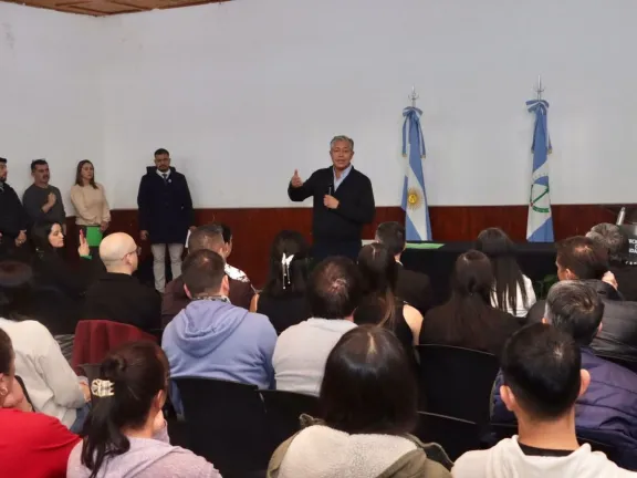 figueroa-entrego-escrituras-y-certificados-de-mensura-en-and