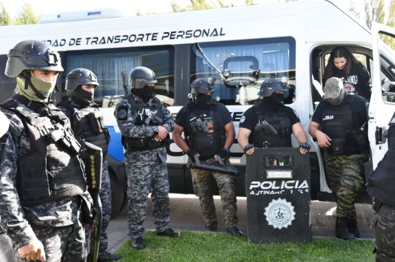 centenario-18-allanamientos-y-cinco-detenidos-en-un-megaoper
