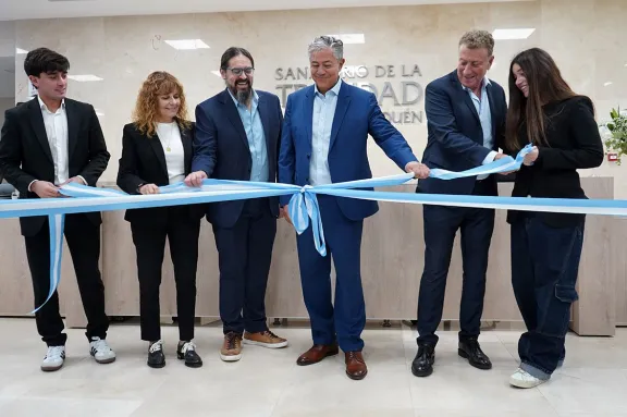 galeno-inauguro-el-sanatorio-de-la-trinidad-en-neuquen-capit