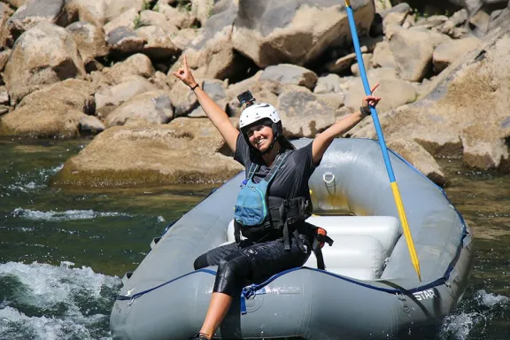 gala-cappeletti-la-primera-mujer-guia-de-rafting-de-neuquen-