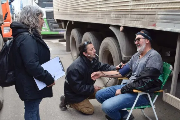salud-despliega-operativo-de-asistencia-para-100-camioneros-