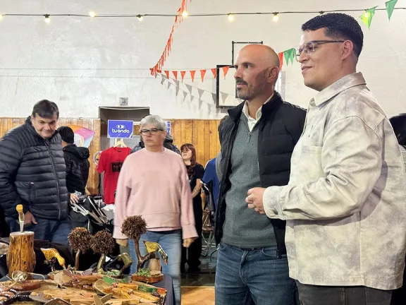 alumine-en-marcha-agua-asfalto-lotes-y-costanera-con-respald