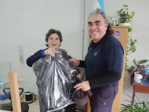 el-epas-comenzo-a-entregar-ropa-de-trabajo-al-personal-pese-
