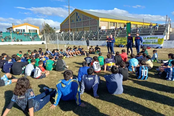 mas-de-300-jovenes-del-interior-neuquino-vivieron-los-campus
