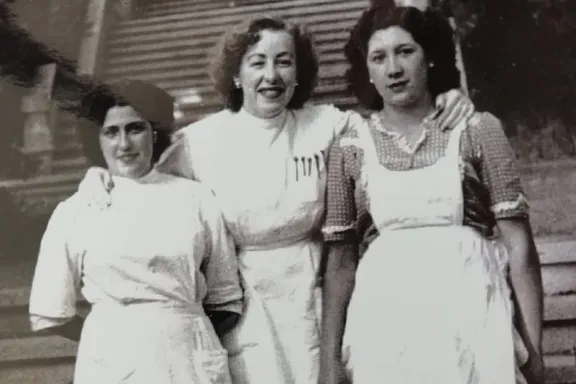 dona-loli-y-monica-dos-enfermeras-64-anos-de-vocacion-en-vil