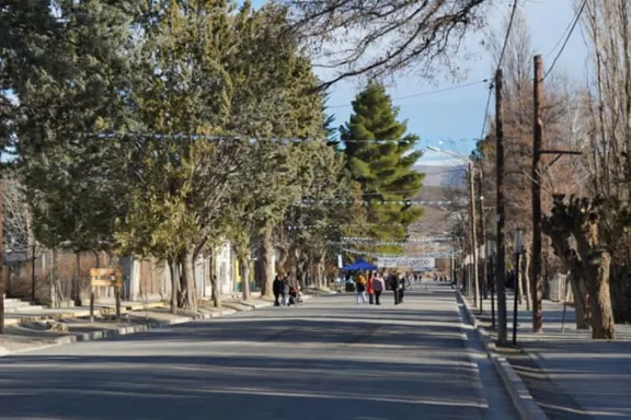 bajada-del-agrio-avanza-en-su-plan-de-asfalto-con-inversion-
